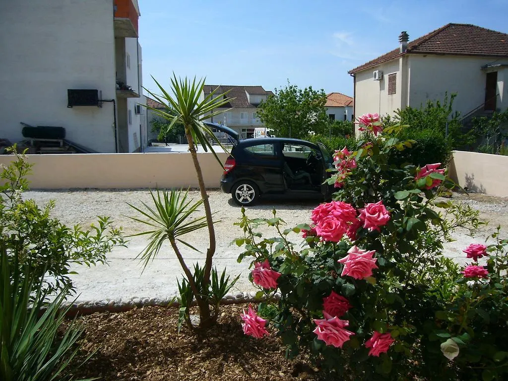 Apartments D&A تروغير