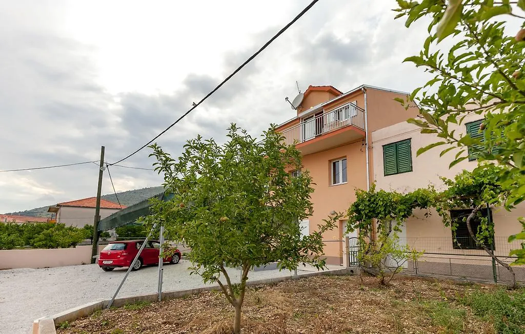 Apartments D&A تروغير