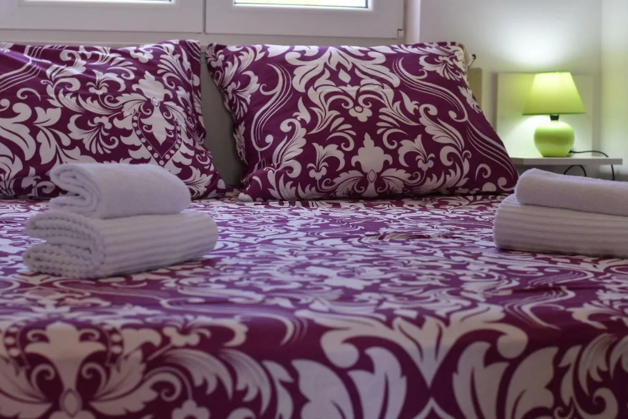 Apartments D&A تروغير 0*,