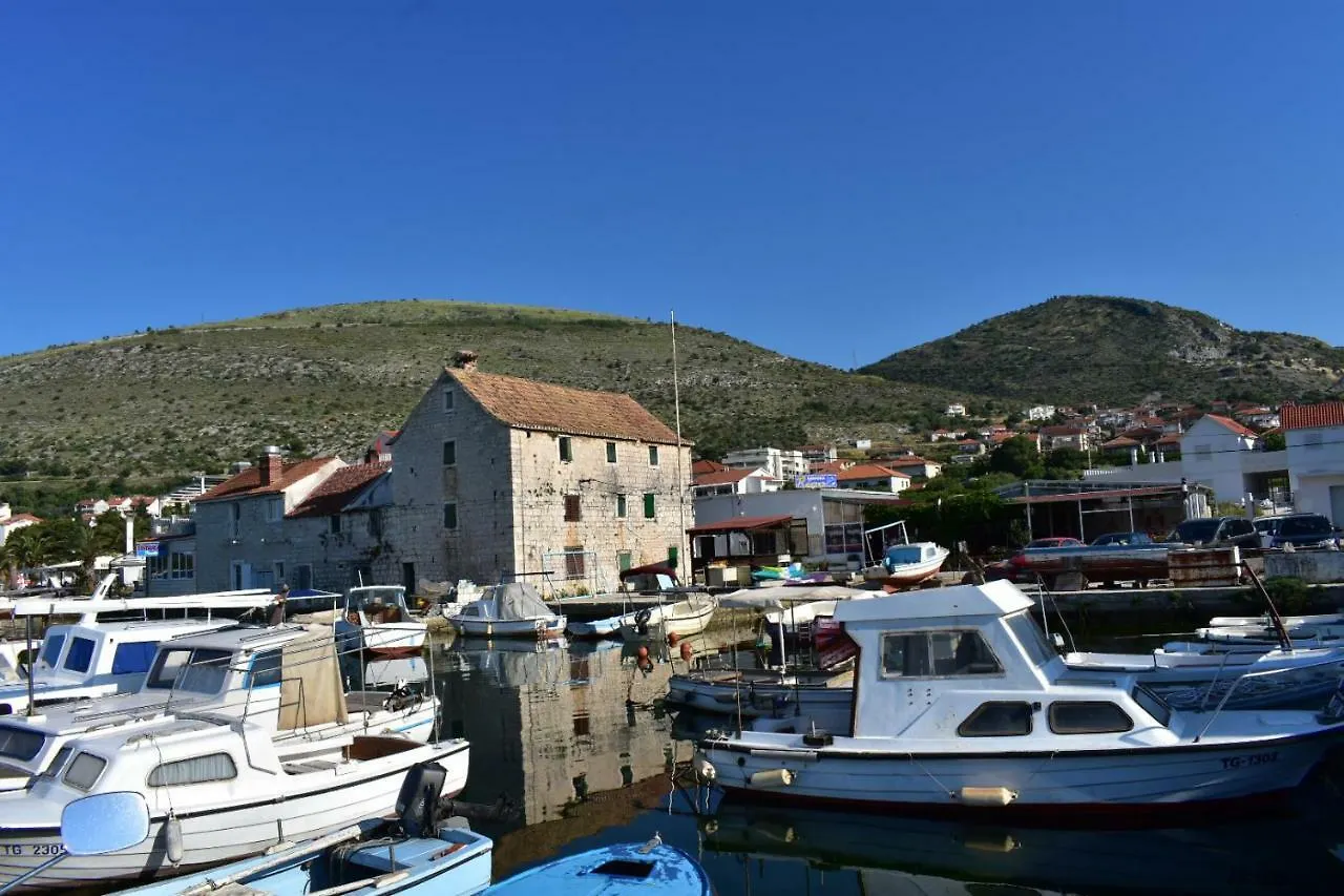 Apartments D&A Trogir 0*,